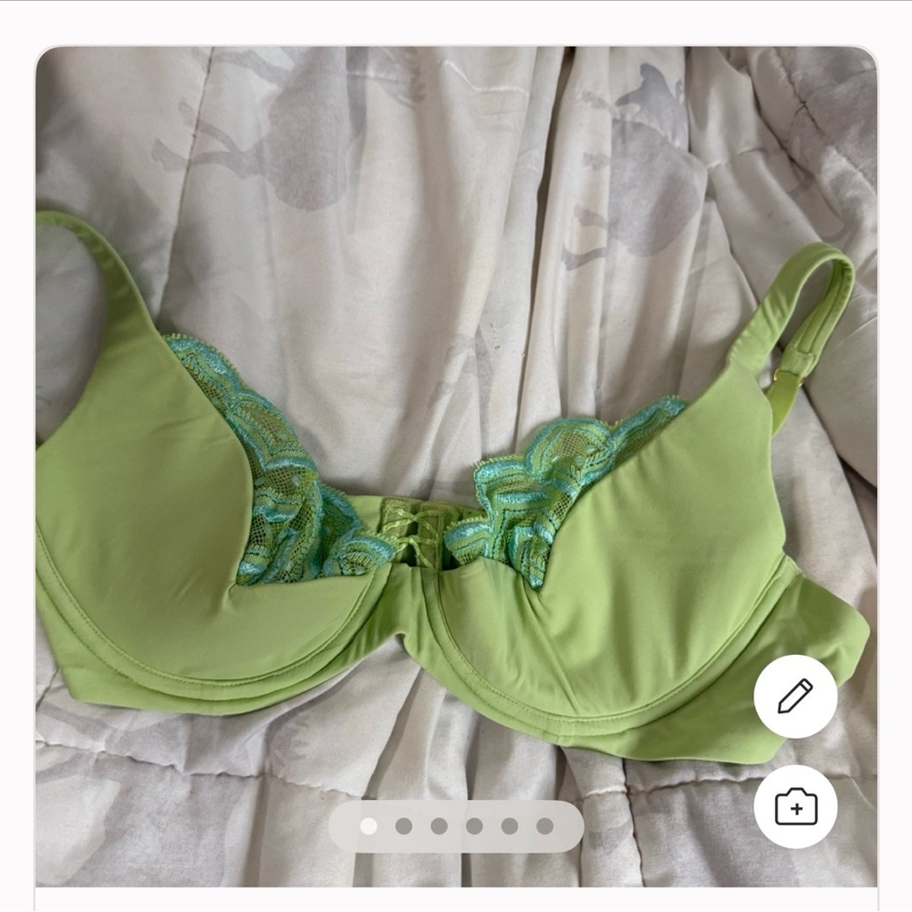 Victoria's Secret Light Green Bra with Lace Trim